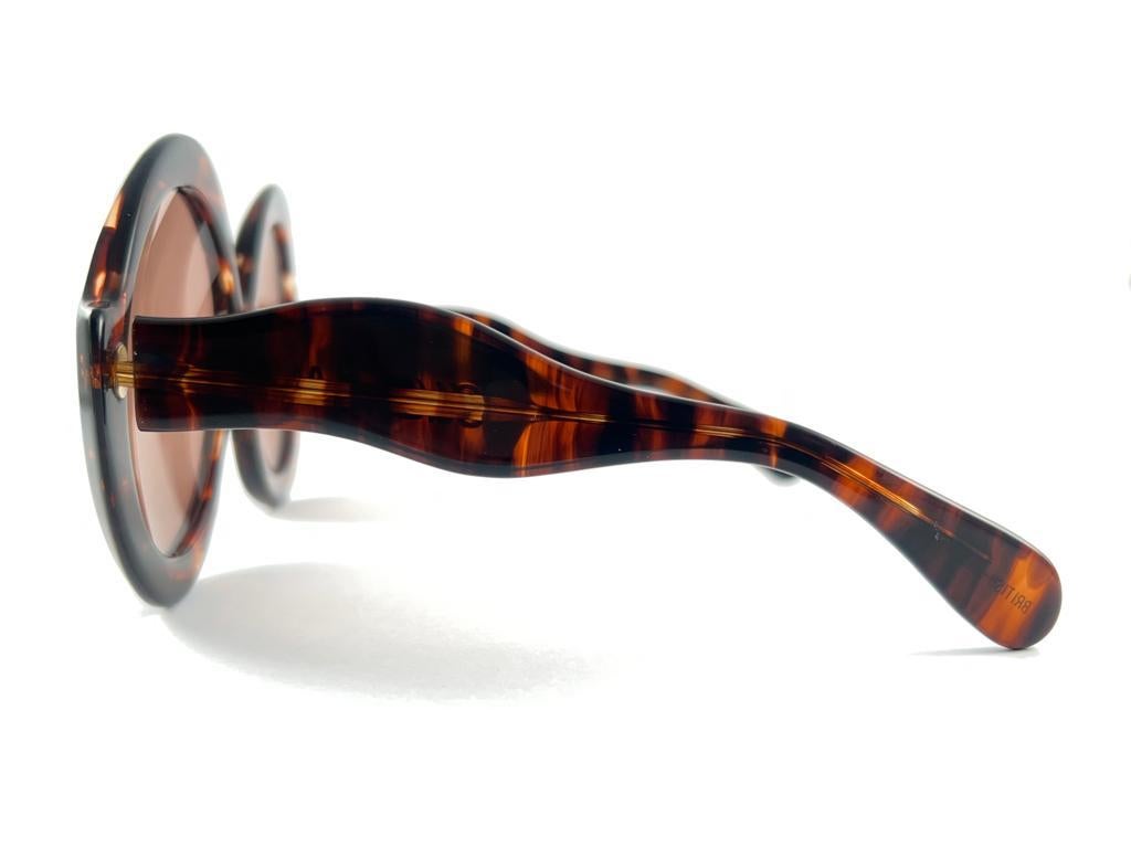 New Vintage Ultra Sudan H Brown Gradient Lens Oversized 1980's Sunglasses For Sale 8