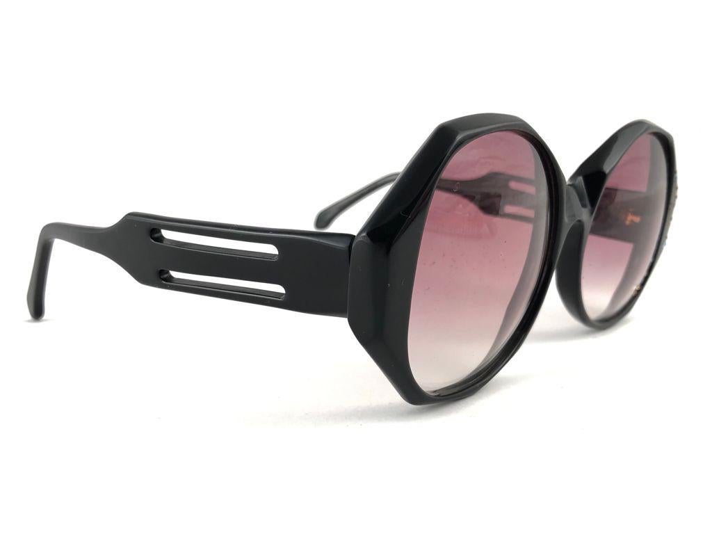 Women's New Vintage Ultra Tahiti Black Rhinestones Rose Lens Oversized 1960's Sunglasses For Sale