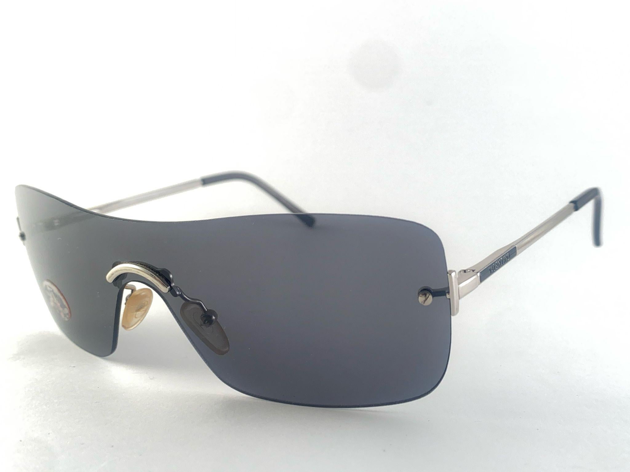 New Vintage Valentino 1090 Rimless Mask Sunglasses 2000's Y2K Made in Italy For Sale 2