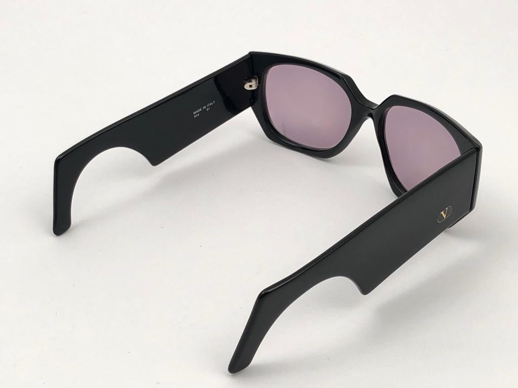 New Vintage Valentino 543 Black Sleek Mask Sunglasses 1980's Made in Italy For Sale 1
