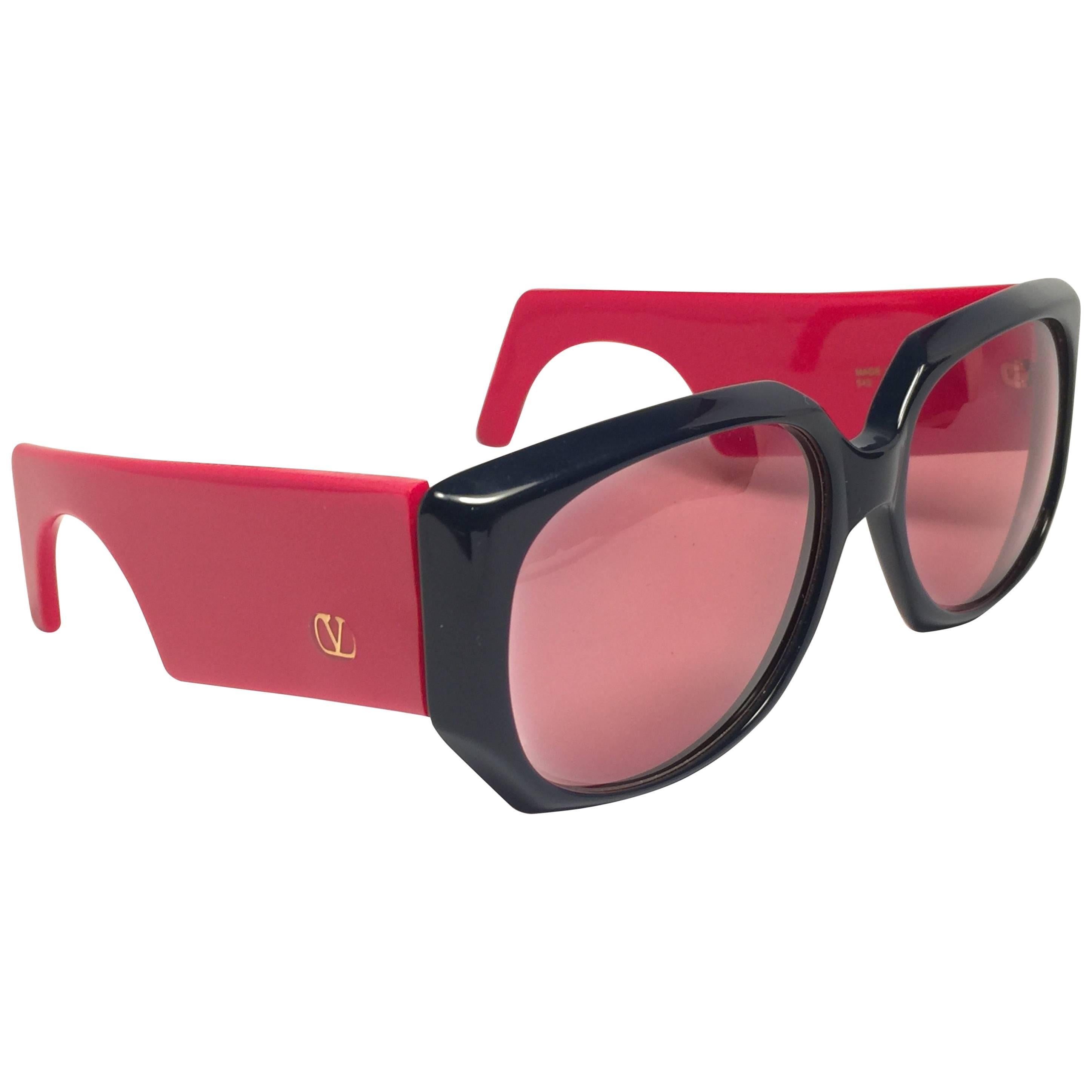 New Vintage Valentino 543 Red Mask Sunglasses 1980
s Made in Italy