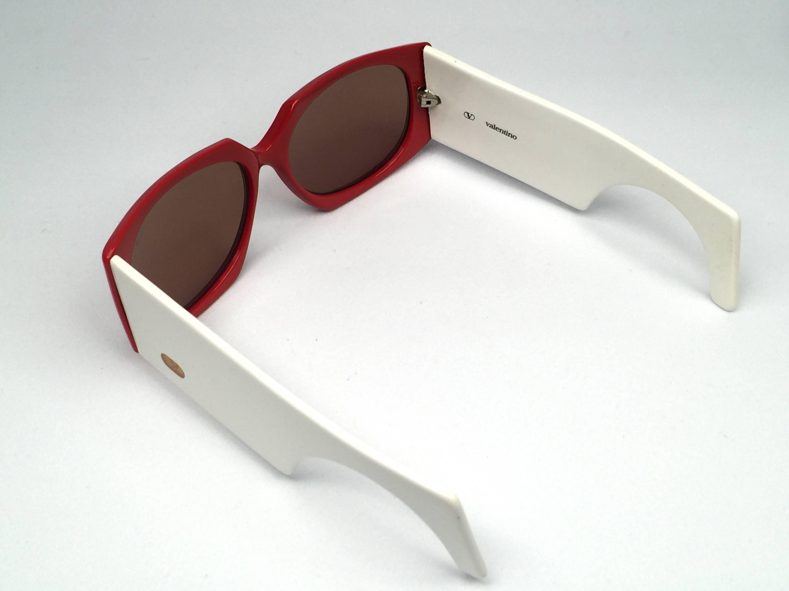 Gray New Vintage Valentino 543 Red White Mask Sunglasses 1980's Made in Italy
