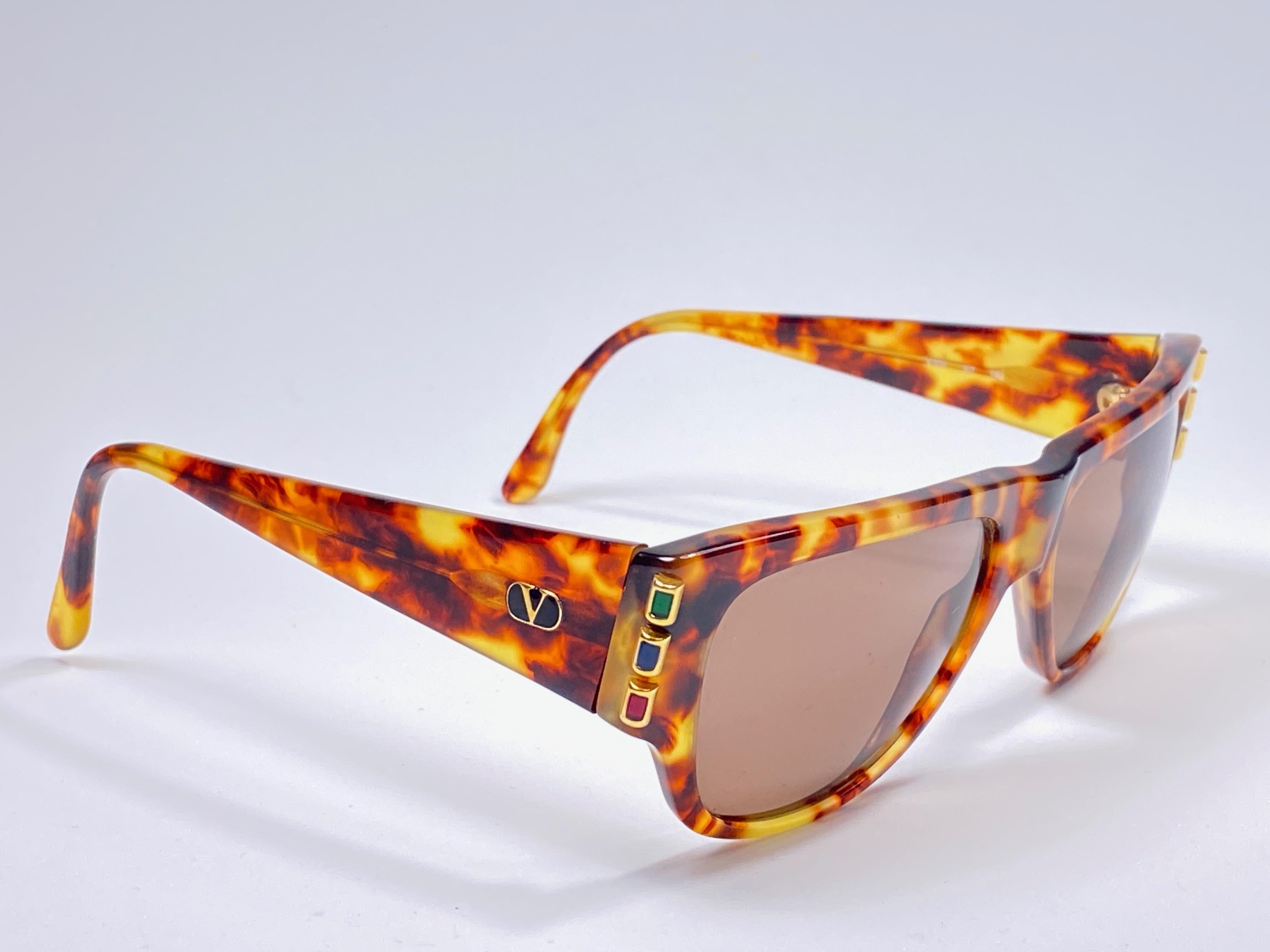 New Vintage Valentino 572 Blond Tortoise Sunglasses 1980's Made in Italy In New Condition In Baleares, Baleares
