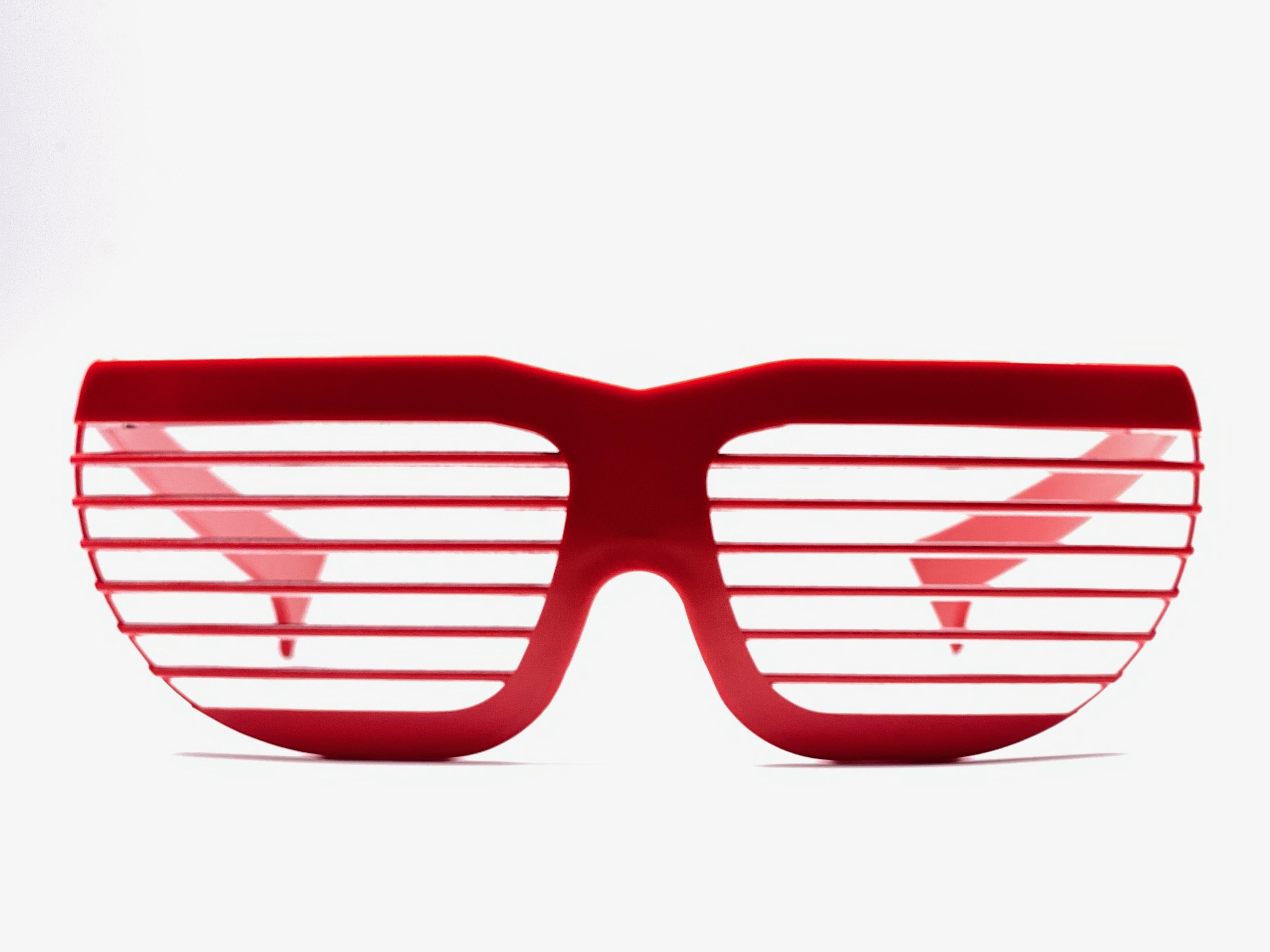 

The original model that inspire countless designs.

Made in France.

New, never worn or displayed this item may show light sign of wear due to storage.

Front : 15 cms

Lens Height : 5 cms

Lens Width : 6.6 cms

Temples : 14 cms

