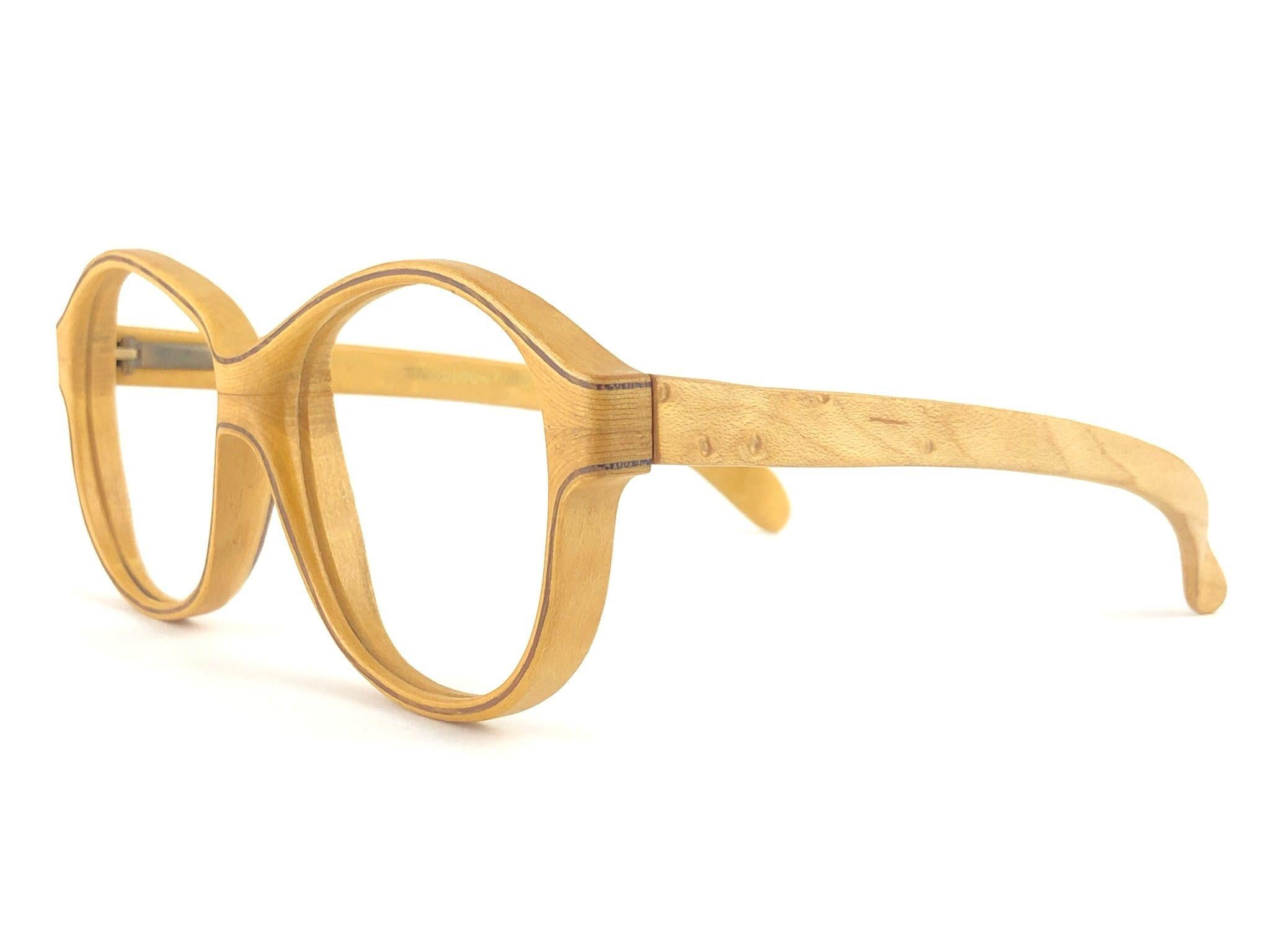 New Vintage Wood Look Paris genuine wood frame perfect for any prescription lenses, also great pair to wear as a sunglasses. 
The spring hinge makes them very confortable to wear.

New, never worn or displayed. This pair may have minor sign of wear
