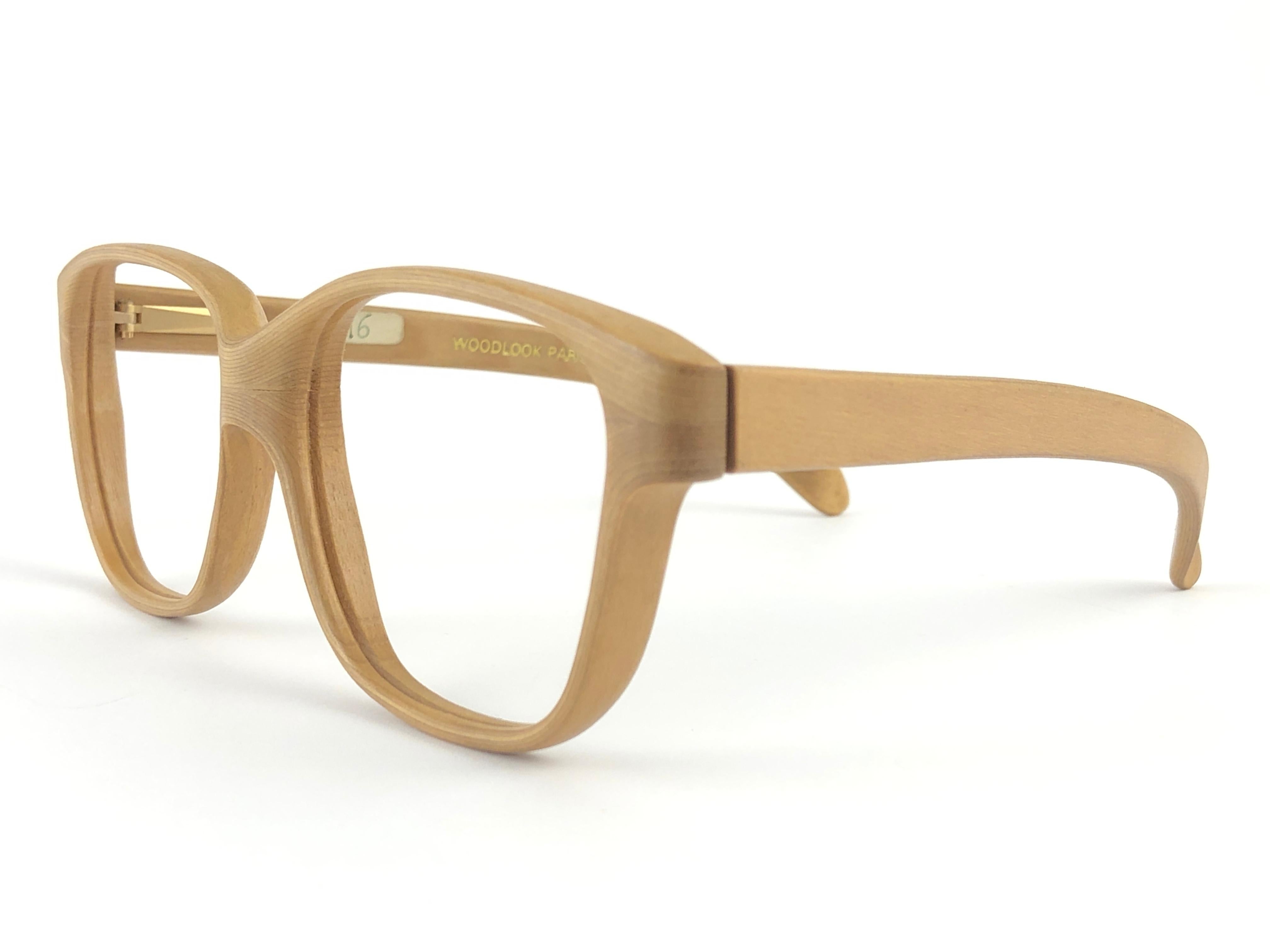 New Vintage Wood Look Paris genuine wood frame perfect for any prescription lenses, also great pair to wear as a sunglasses. 
The spring hinge makes them very confortable to wear.

New, never worn or displayed. This pair may have minor sign of wear