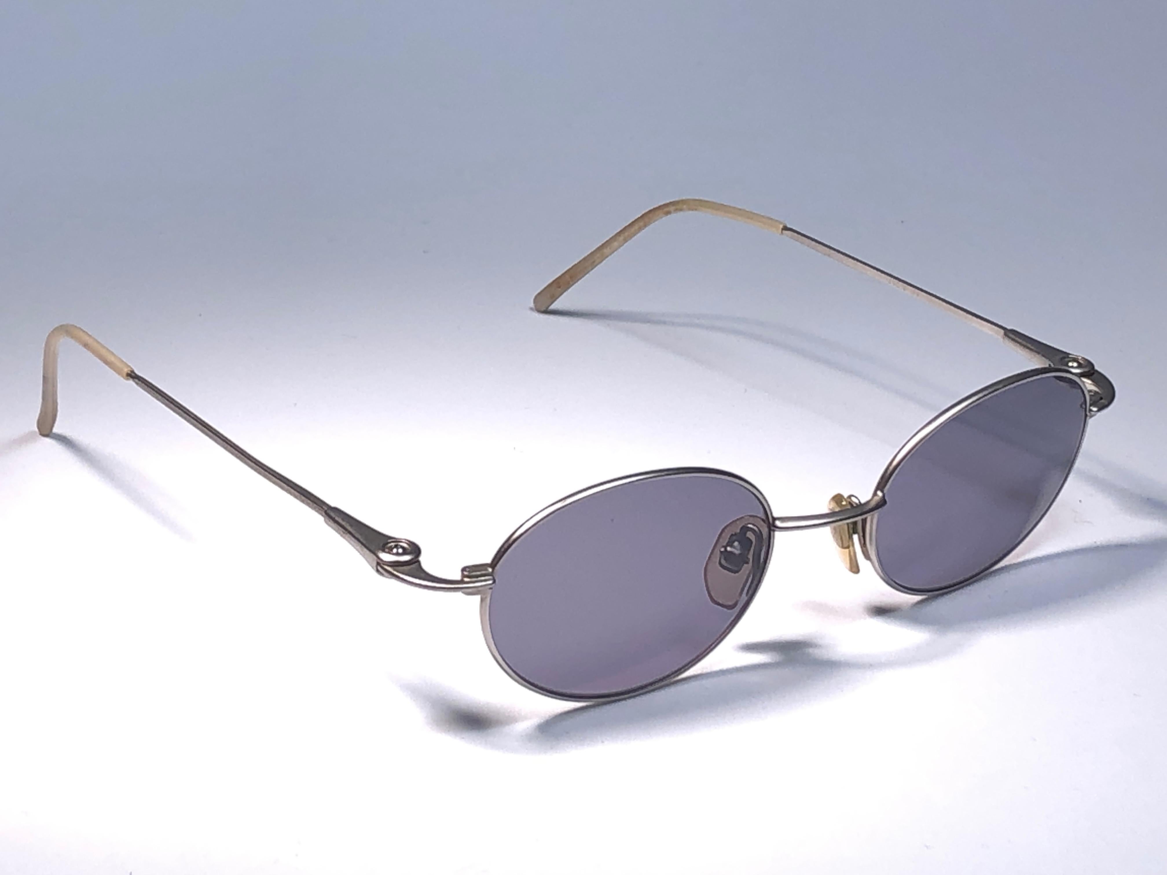 Cult designer Yohji Yamamto signed this ultra chic pair matte silver designed sunglasses.   

Spotless medium grey  lenses.  Superior quality and design. Original case.

This item show minor sign of wear due to storage. Made in japan.

