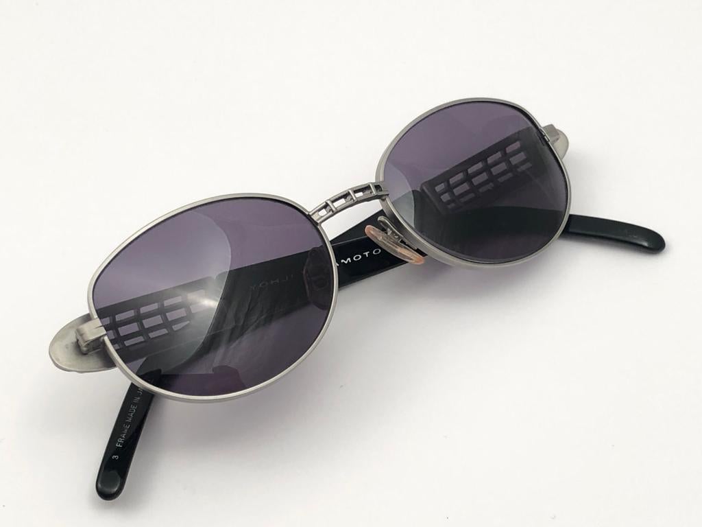 New Vintage Yohji Yamamoto 52 5202 Silver Black  1990's Made in Japan Sunglasses For Sale 2