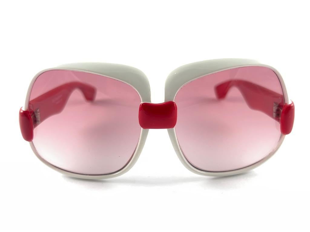 New Vintage Yves Saint Laurent YSL 545 White & Red 1970 France Sunglasses  In New Condition For Sale In Baleares, Baleares