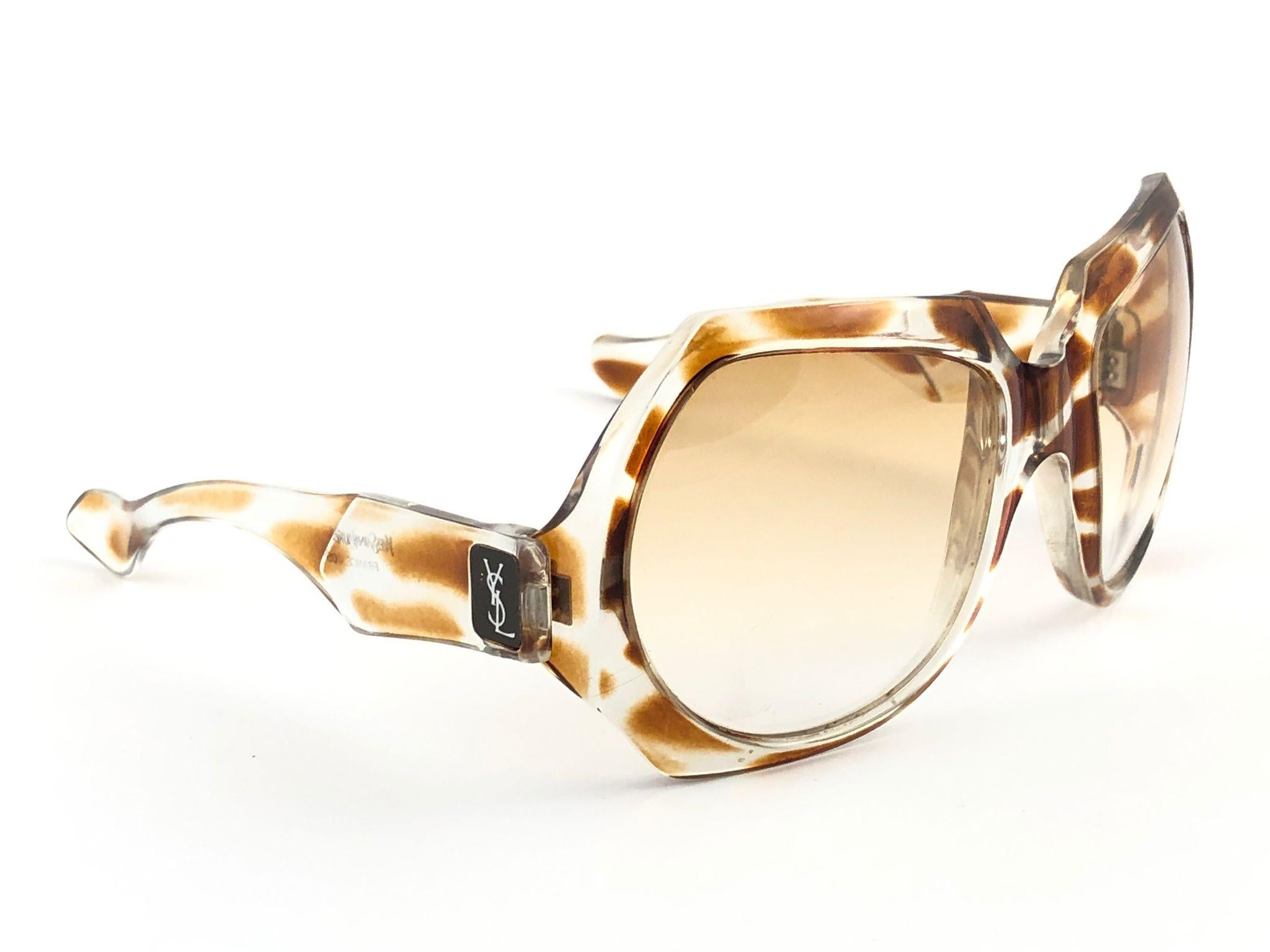 New Vintage Yves Saint Laurent YSL Giraffe 1980 France Sunglasses In New Condition For Sale In Baleares, Baleares
