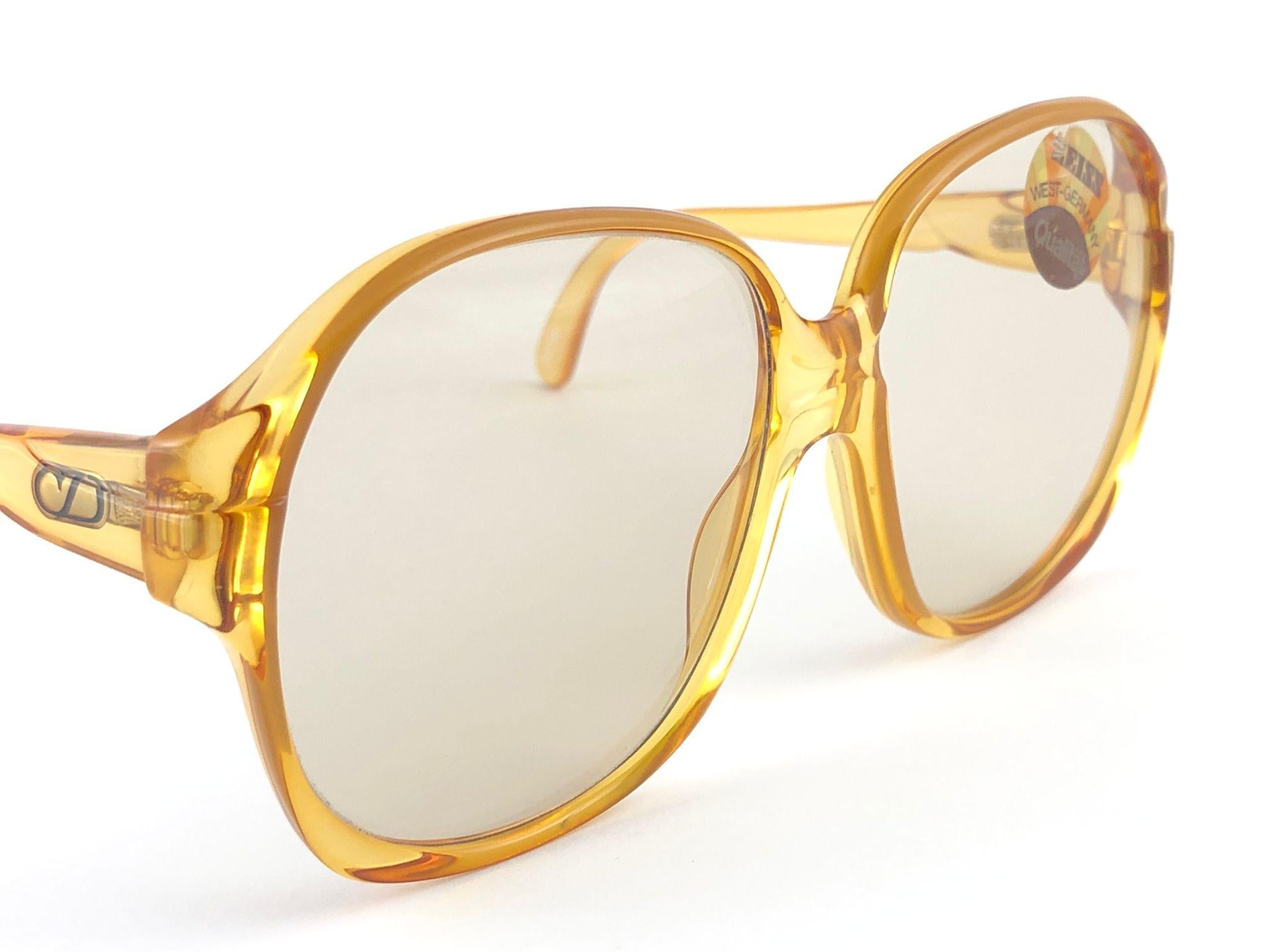 Zeiss lunettes de soleil vintage neuves en ambre translucide, fabriquées en Allemagne, années 8068 en vente 5