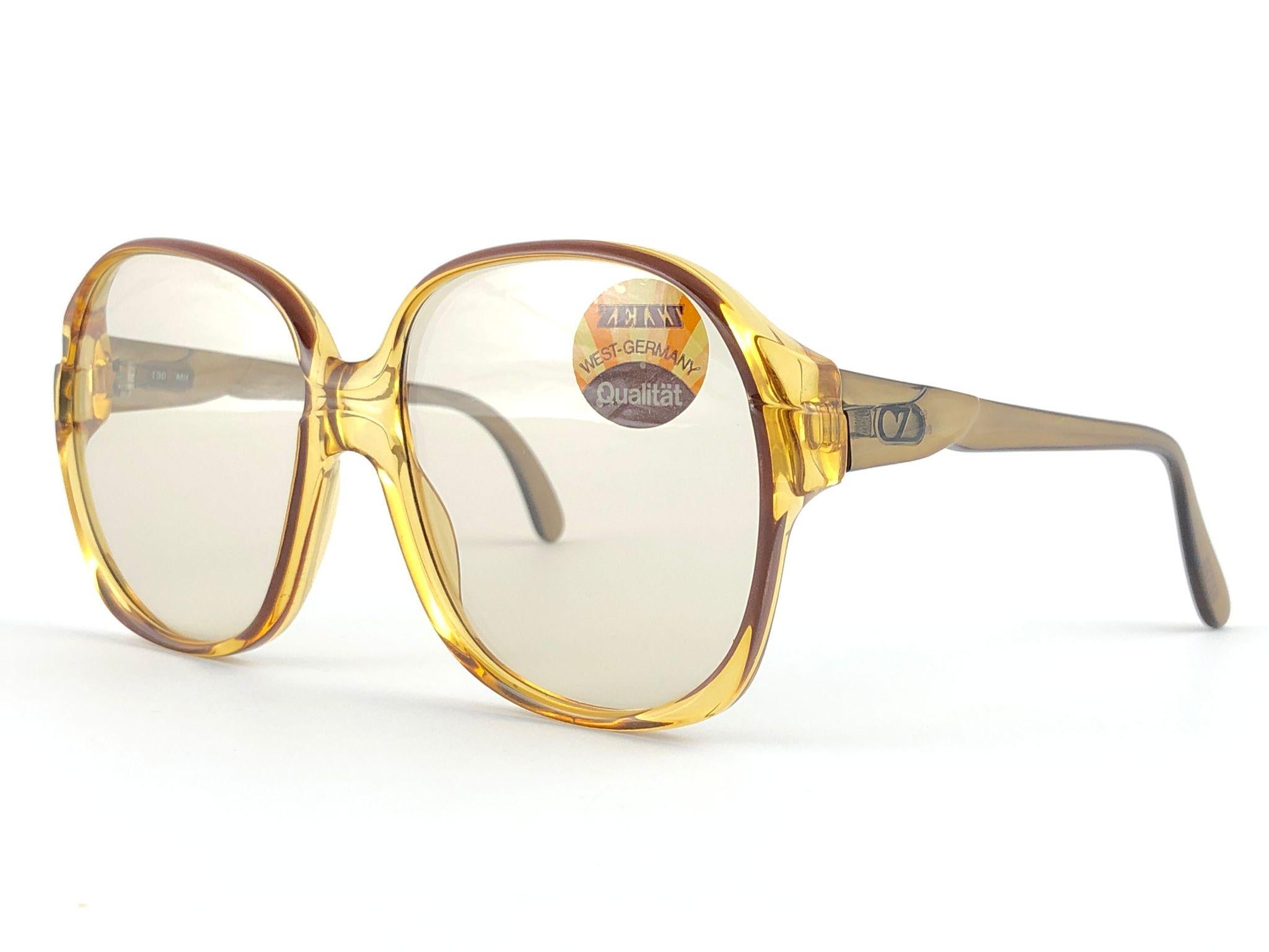 Blanc Zeiss lunettes de soleil vintage neuves en ambre translucide, fabriquées en Allemagne, années 8068 en vente