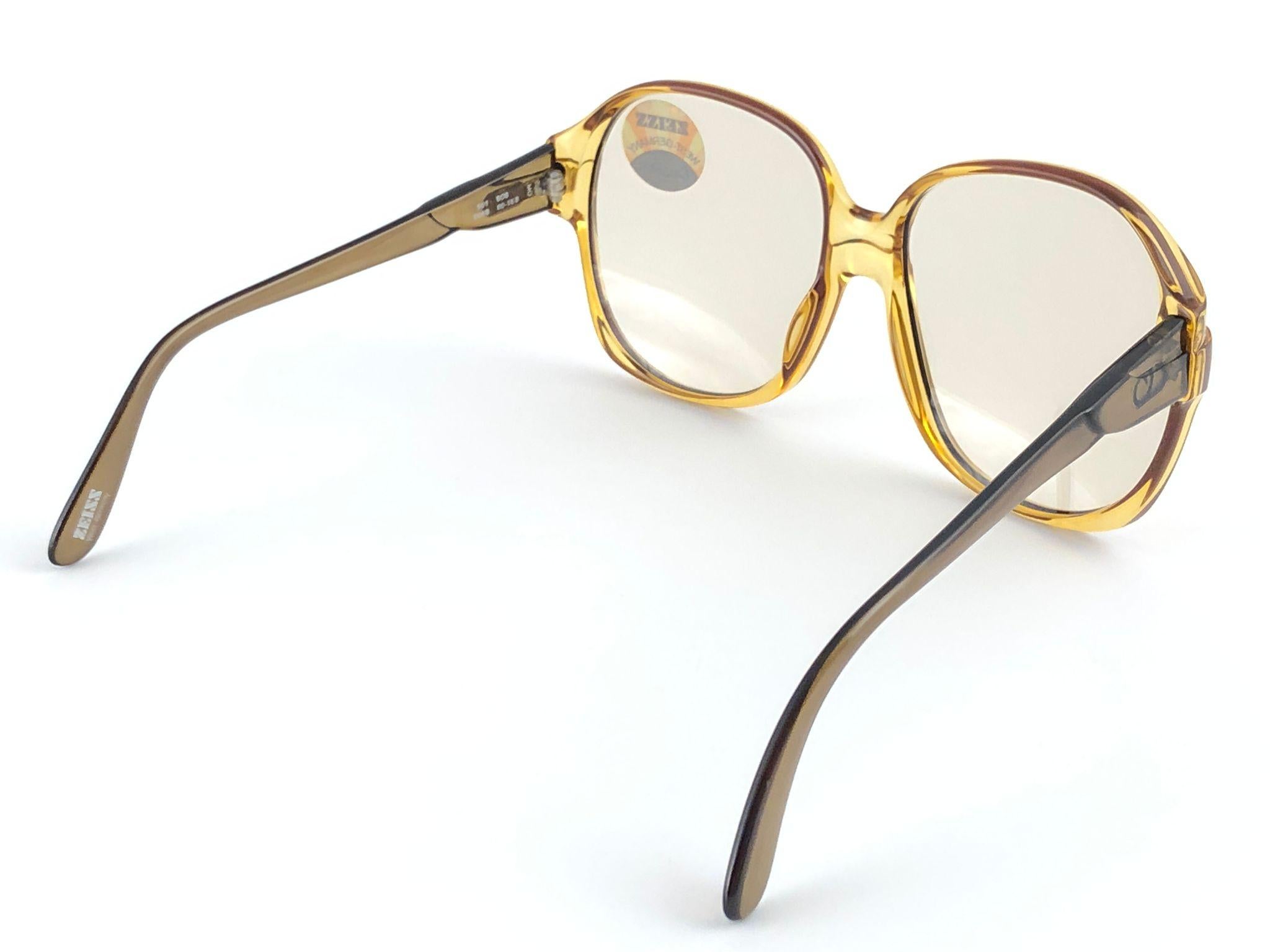 Zeiss lunettes de soleil vintage neuves en ambre translucide, fabriquées en Allemagne, années 8068 Pour hommes en vente