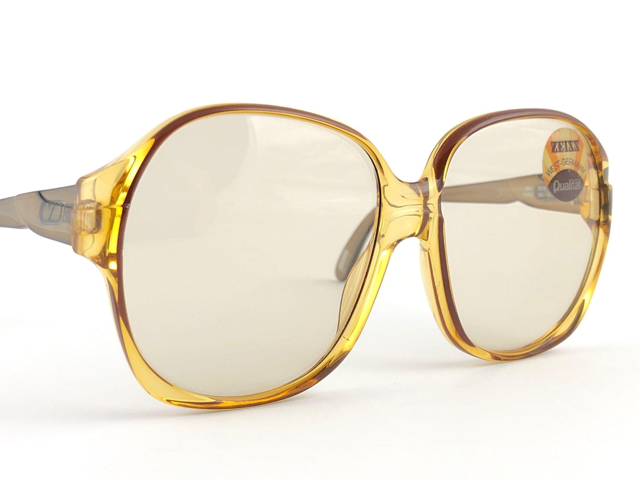 Zeiss lunettes de soleil vintage neuves en ambre translucide, fabriquées en Allemagne, années 8068 en vente 1