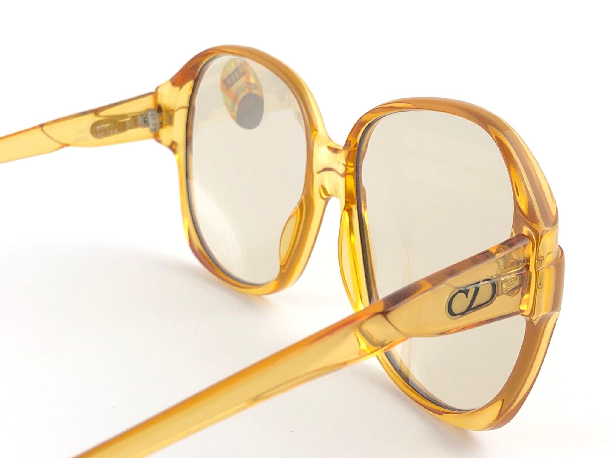 Zeiss lunettes de soleil vintage neuves en ambre translucide, fabriquées en Allemagne, années 8068 en vente 3