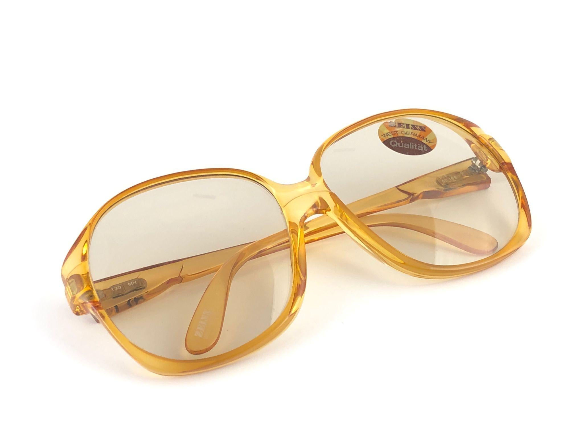 Zeiss lunettes de soleil vintage neuves en ambre translucide, fabriquées en Allemagne, années 8068 en vente 4