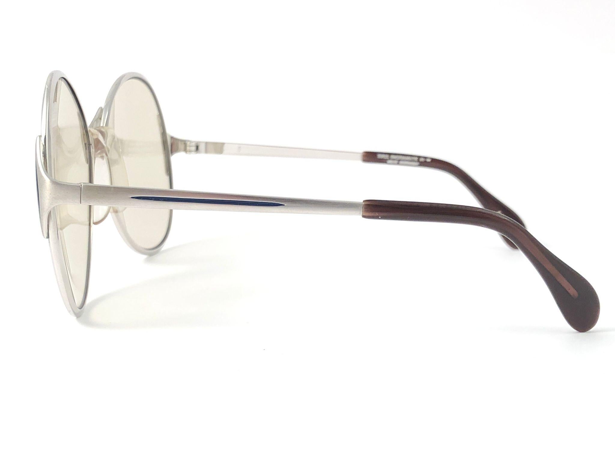 Nuevas gafas de sol Vintage Metzler Zeiss Umbramatic Butterfly Alemania Occidental Años 80 Beige en venta