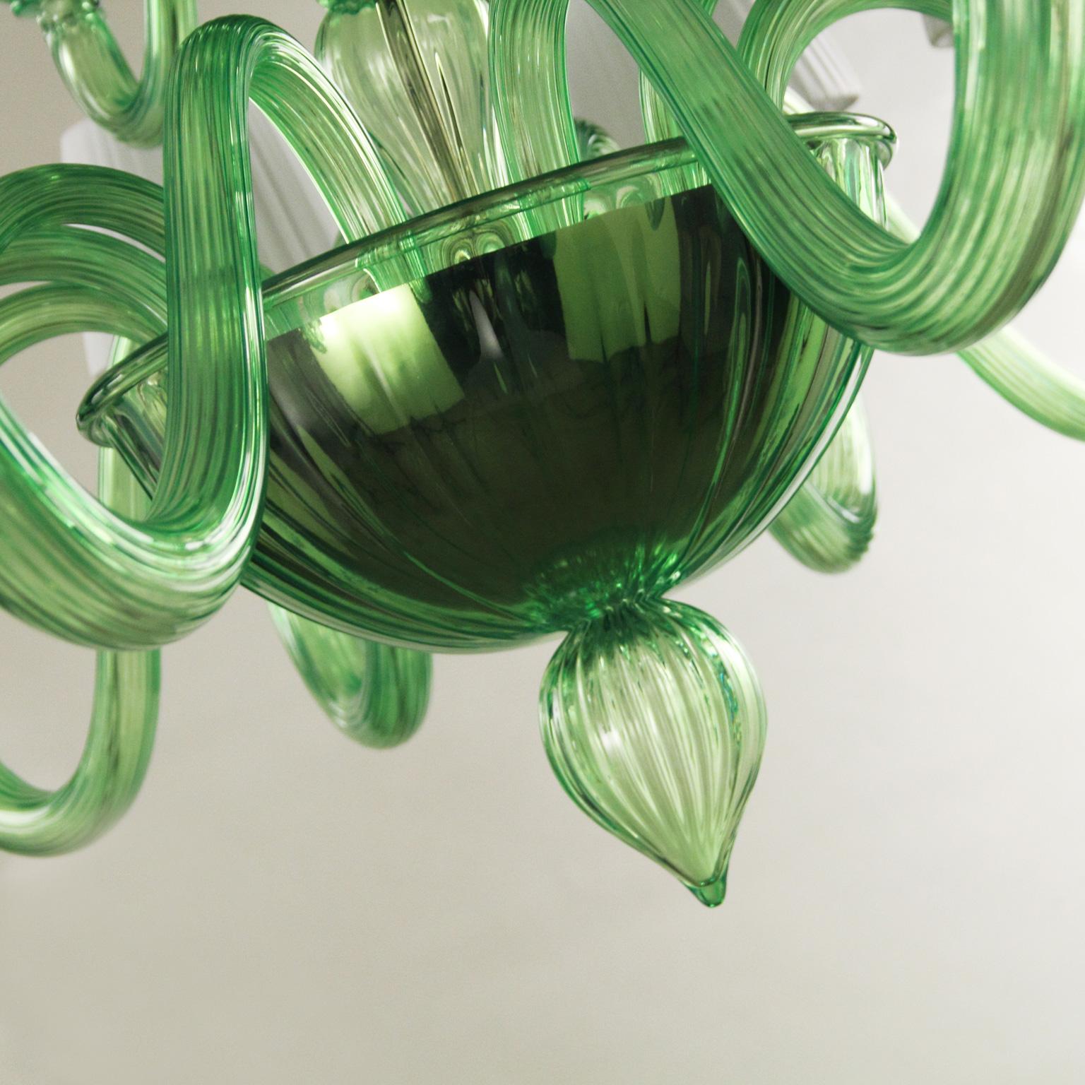 italien Lustre artistique du 21e siècle 9+6 bras en verre de Murano vert par Multiforme en vente