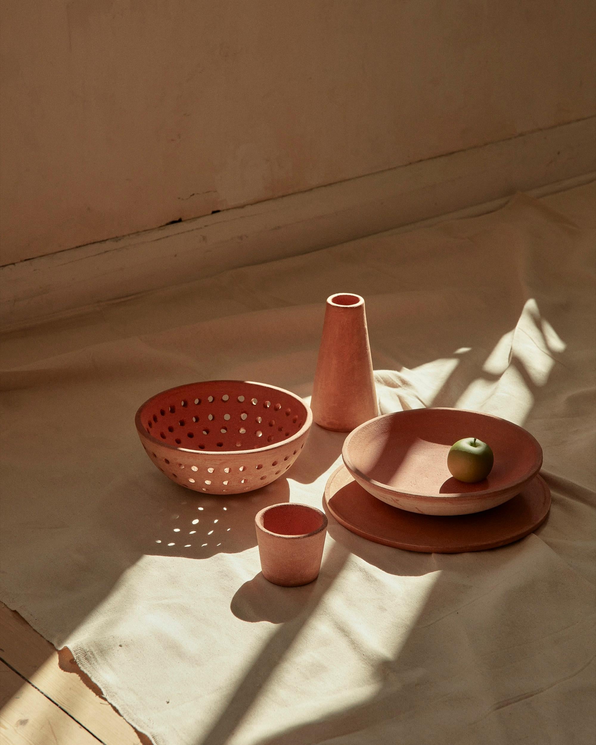 A modular design consisting of five individual pieces that can be combined to create a tabletop sprout planter or used alone or in different combinations as a cake stand, serving plates, a dinner set or colander.

Collections for the home and