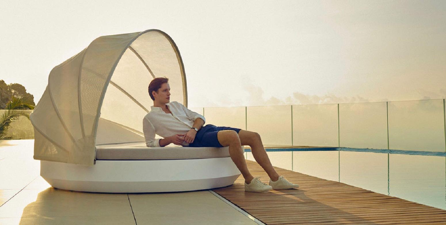 Spanish NEW Vondom Vela Round Daybed with Reclining Backrest and Folding Canopy For Sale