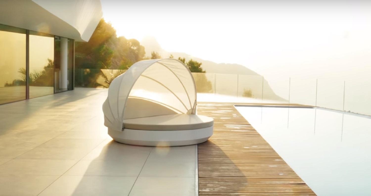 Contemporary NEW Vondom Vela Round Daybed with Reclining Backrest and Folding Canopy For Sale