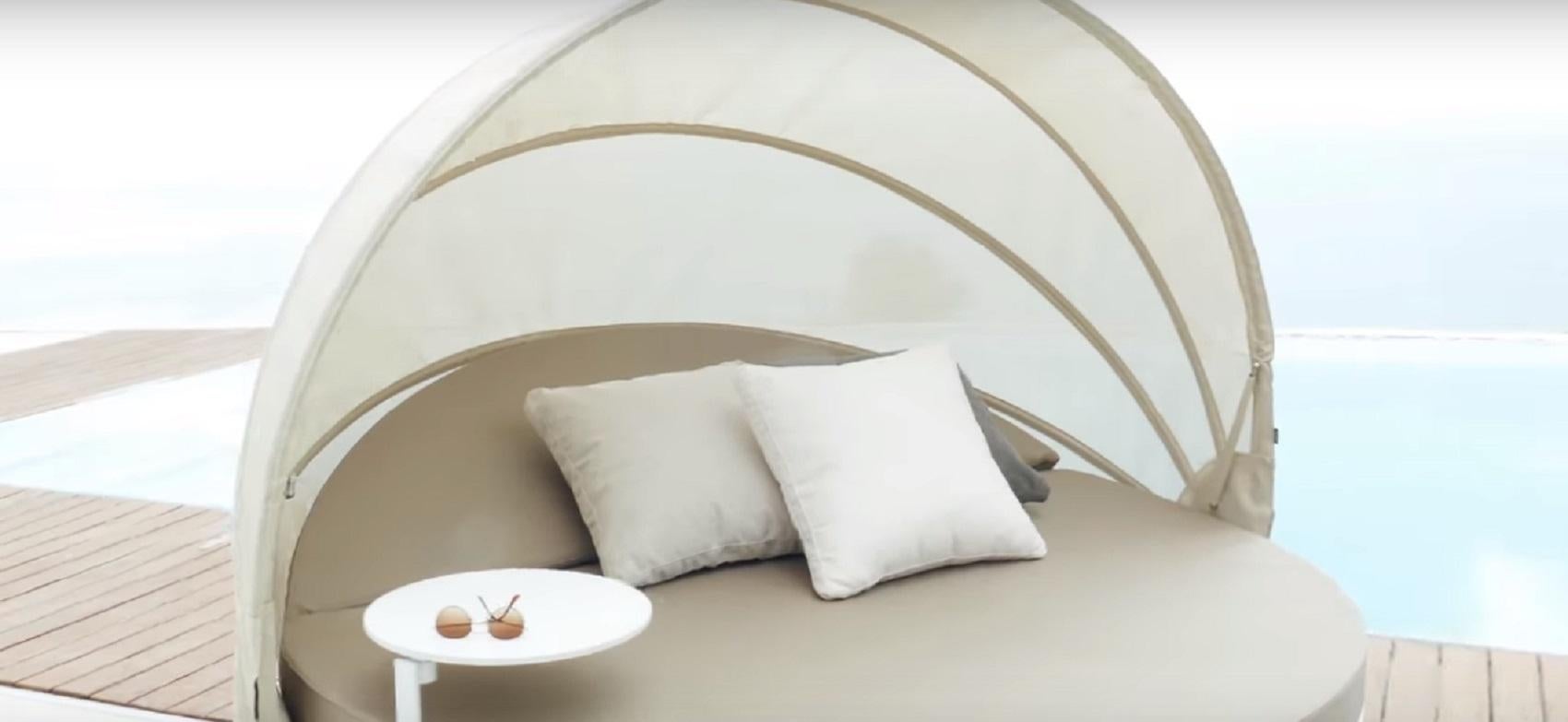 NEW Vondom Vela Round Daybed with Reclining Backrest and Folding Canopy For Sale 1