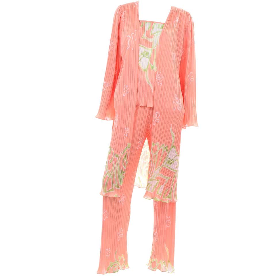 1960s Dynasty Vintage Hostes Gown Robe in Yellow Silk Jacquard Floral ...