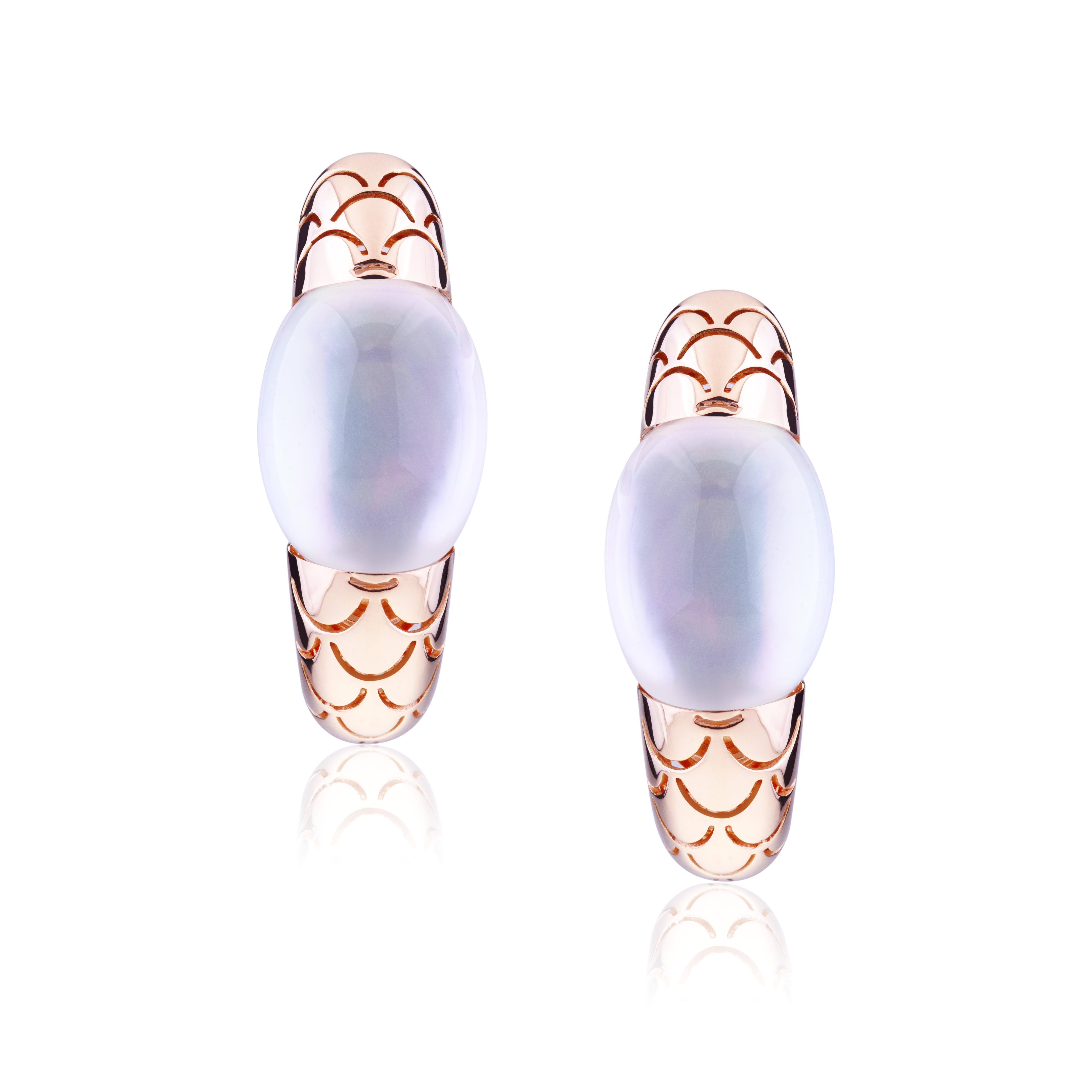 Embrace Rose Gold with Cabochon Mother Pearl Hoop Earrings In New Condition For Sale In Roma, IT