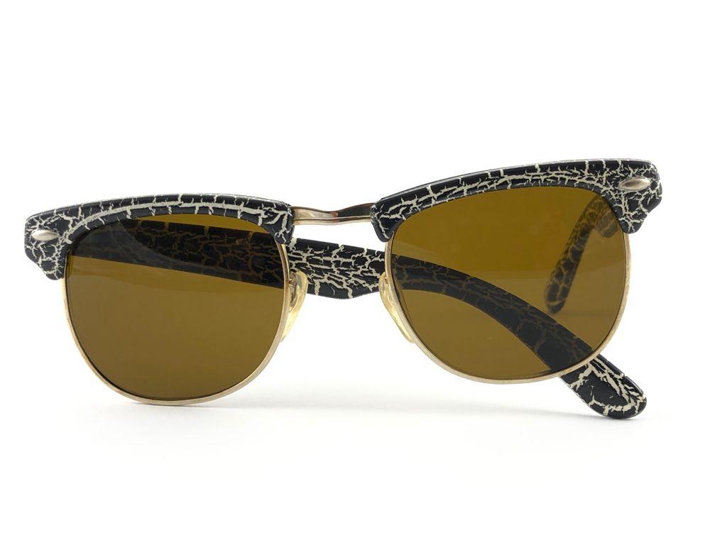 New Wayfarer Textured Black & White Lenses 1980's Sunglasses For Sale 4