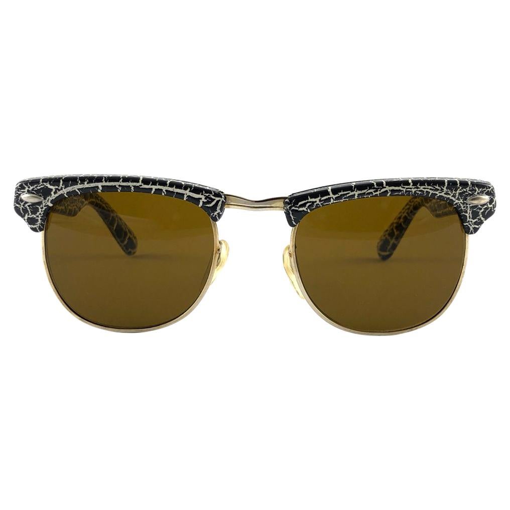 New Wayfarer Textured Black & White Lenses 1980's Sunglasses For Sale