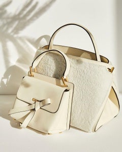 Neuf, dans sa boîte : sac « Baby Nolo » en peau de mouton Oscar De La Renta, édition limitée 2019