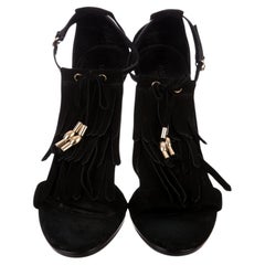 Nuovi, con scatola: tacchi Gucci in camoscio nero con frange dorate