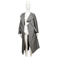 nuovo con etichetta 2025 COMME DES GARCONS 'Smaller is Stronger' cappotto grigio a spina di pesce