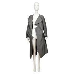 nuovo con etichetta 2025 COMME DES GARCONS 'Smaller is Stronger' cappotto grigio a spina di pesce