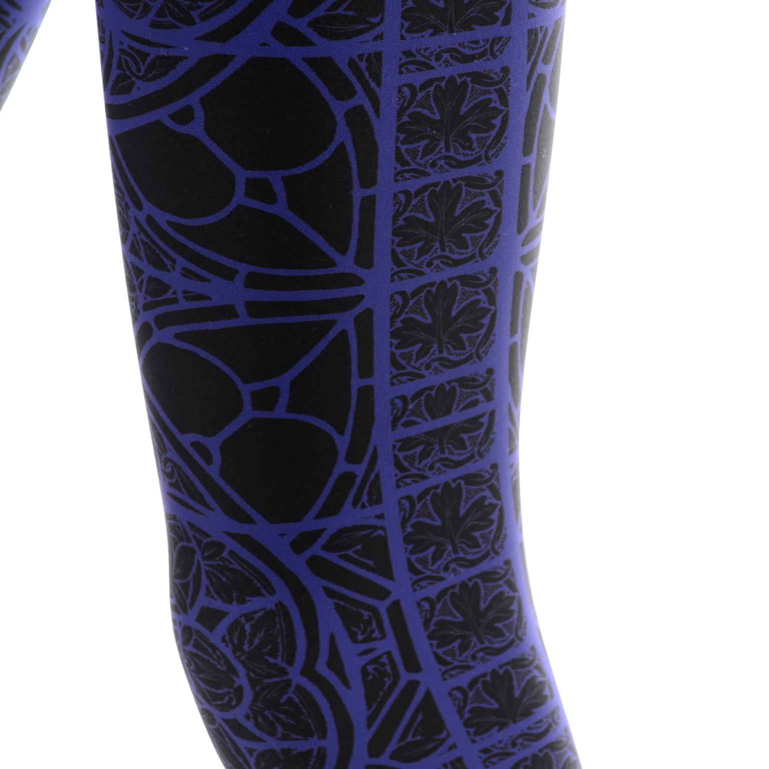 New With Tags Alexander McQueen Blue & Black Abstract Print Leggings For Sale 5