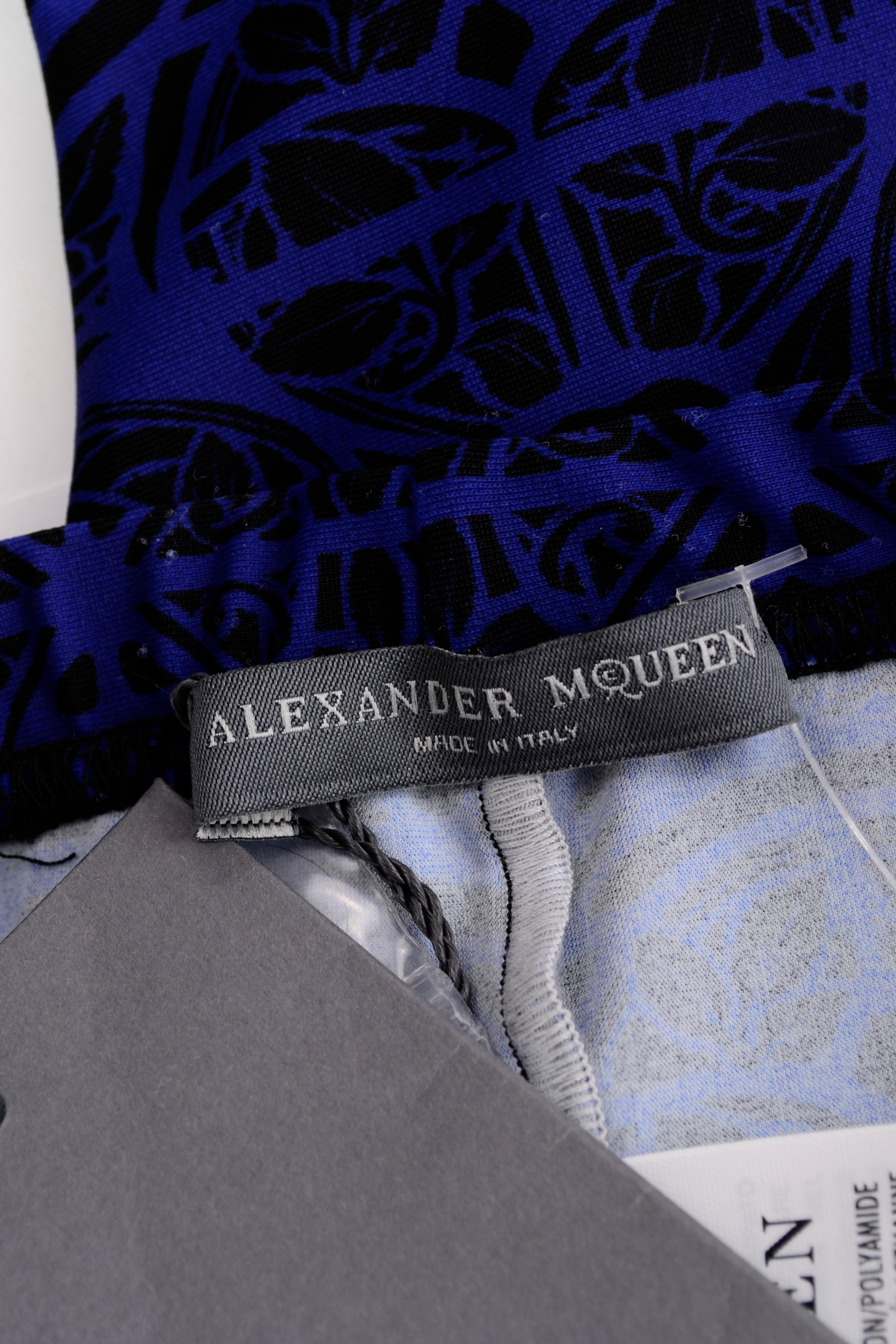 New With Tags Alexander McQueen Blue & Black Abstract Print Leggings For Sale 8