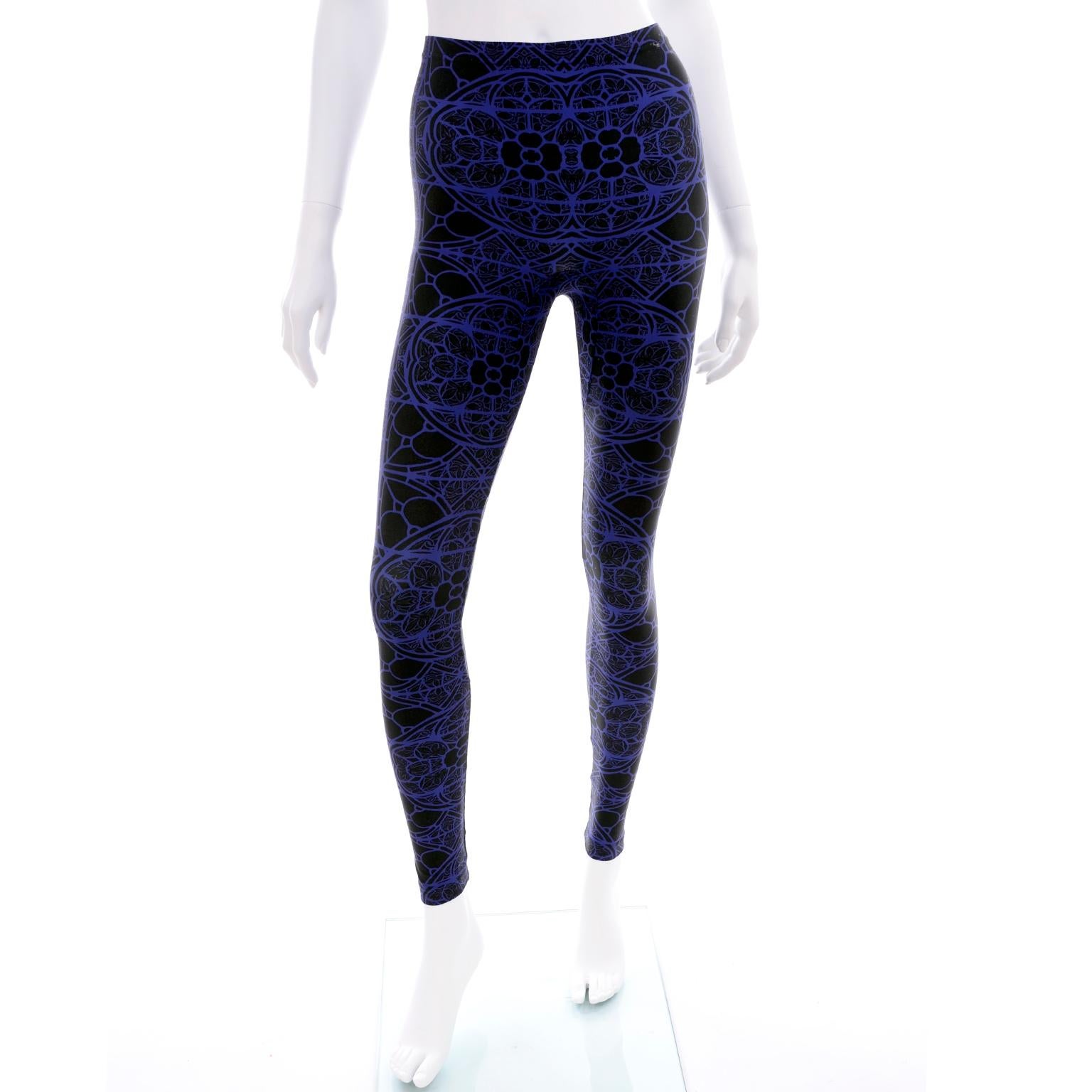 These are fabulous Alexander McQueen black and blue abstract print leggings that are new, with their original tags attached. These leggings include the Alexander McQueen tags and the store tag (Mario's).  These great leggings are labeled a size