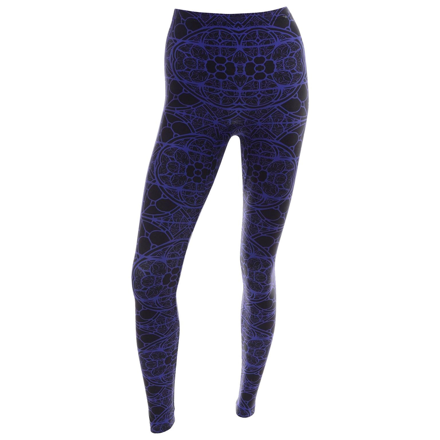 Neu mit Preisschildern Alexander McQueen Leggings mit abstraktem Druck in Blau & Schwarz