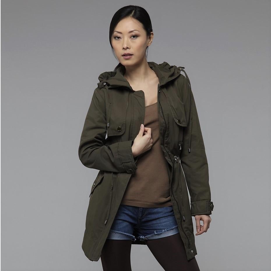 Nuovo con etichetta Kenneth Cole Beige Sateen Jacket Trench Coat Taglia: Extra Small In condizioni Nuovo in vendita a Leesburg, VA