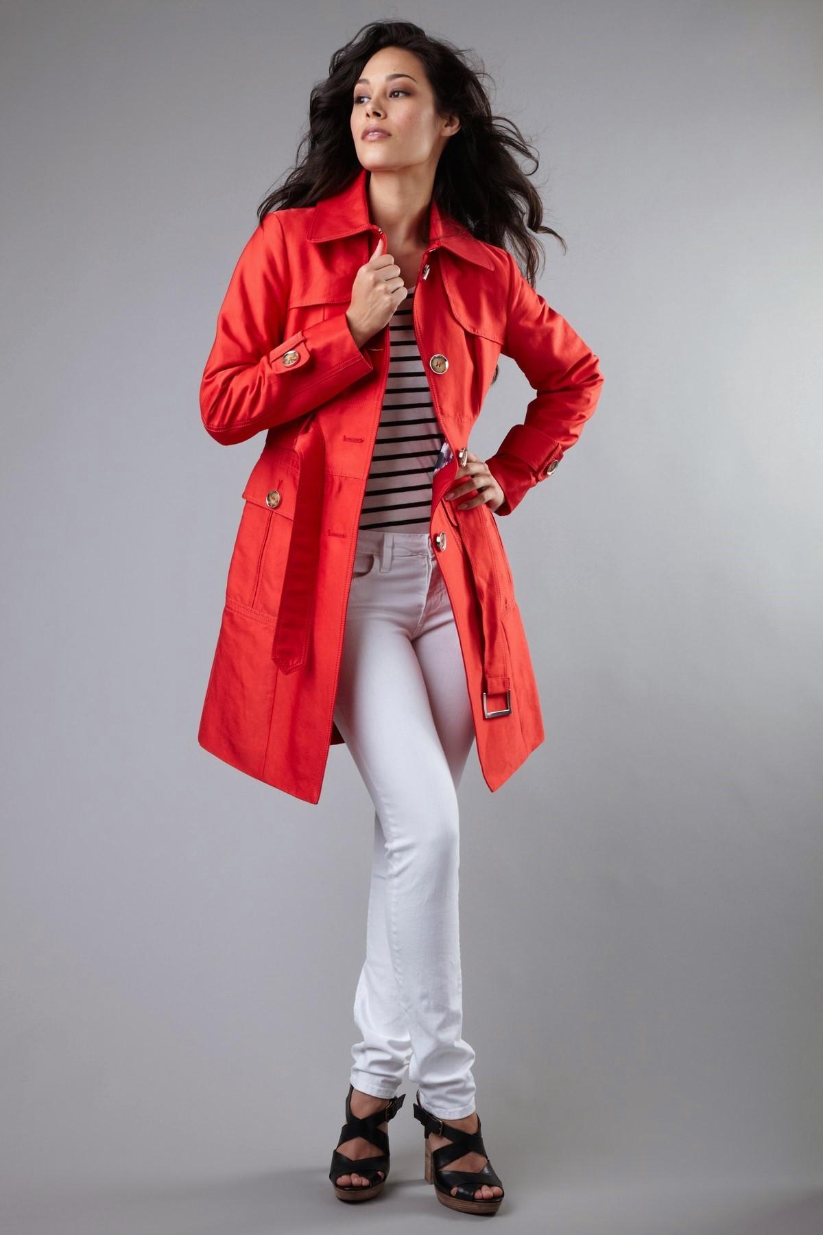Neu mit Etiketten Kenneth Cole Mohnblumen-Sateen-Jacke Trenchcoat Größe: Medium (Rot) im Angebot