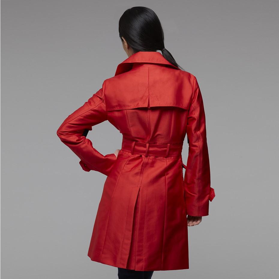 Neu mit Etiketten Kenneth Cole Mohnblumen-Sateen-Jacke Trenchcoat Größe: Medium im Angebot 3