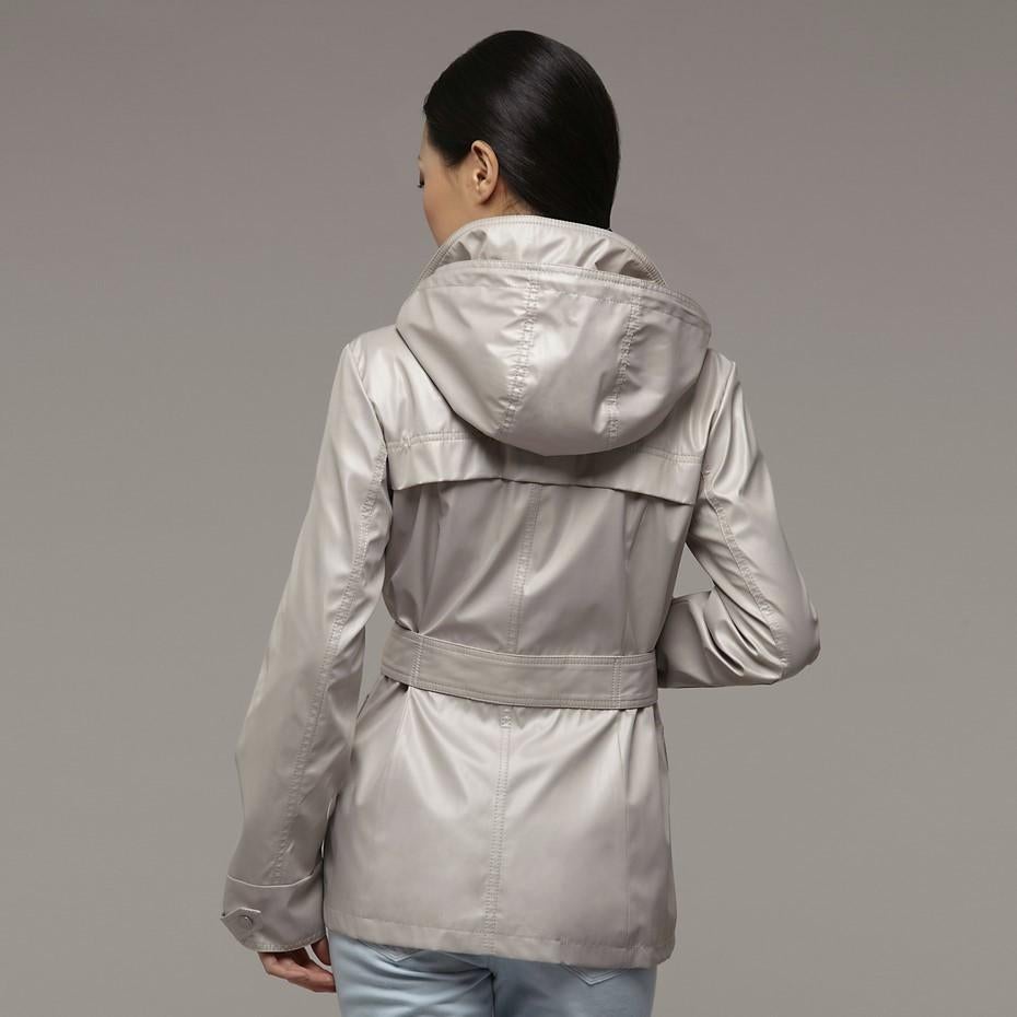 Giacca da pioggia Kenneth Cole Reaction
Nuovo di zecca con etichette
* Bella in beige
* Zip e bottoni automatici sul davanti
* Vendita al dettaglio: $275
* Legami intorno alla vita
* Quattro tasche con bottoni sul davanti
Dimensioni: Medio
* Guscio: