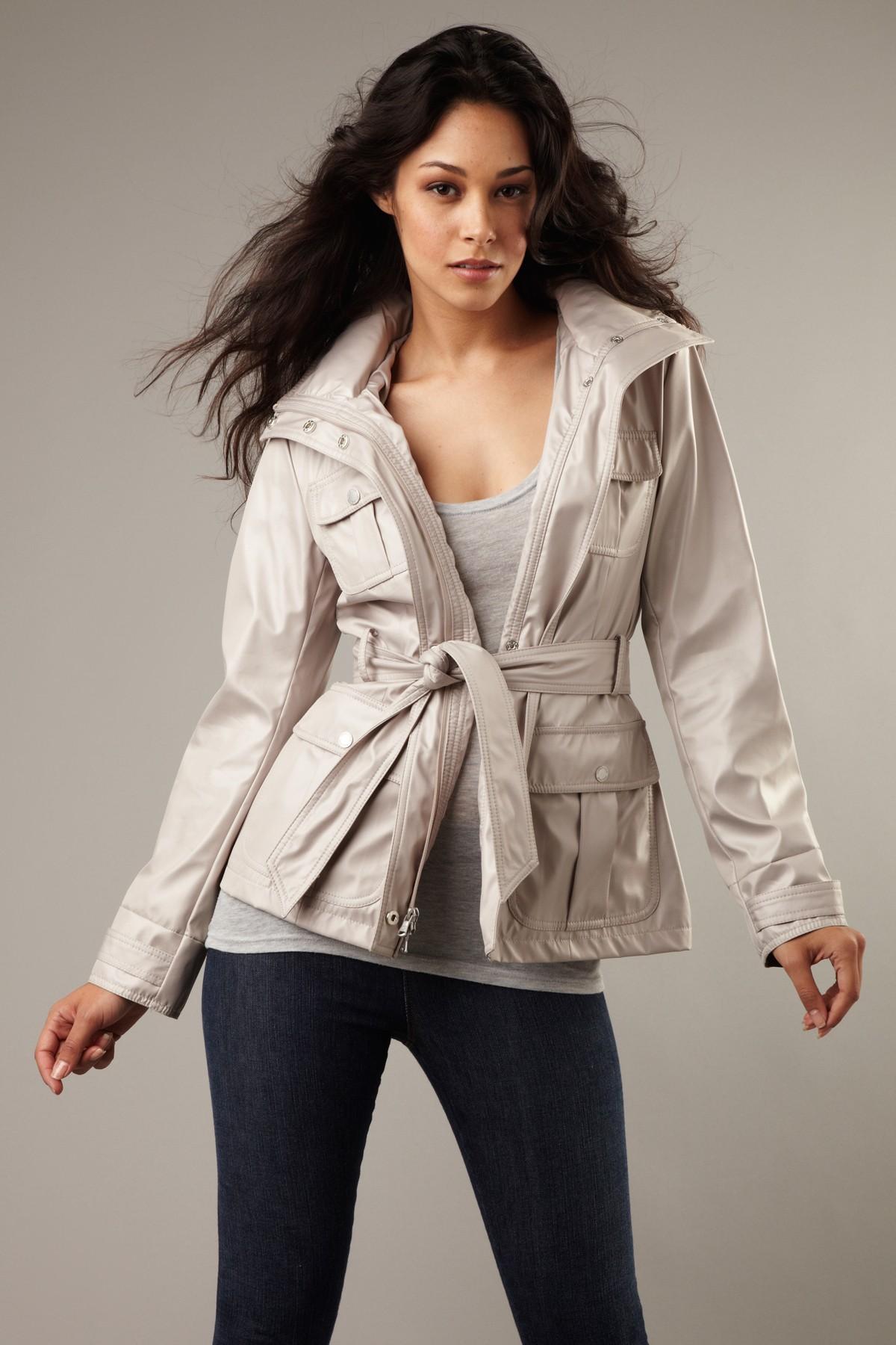 New With Tags Kenneth Cole Reaction Beige Rain Jacket Coat  Dimensioni: Medio in vendita 2