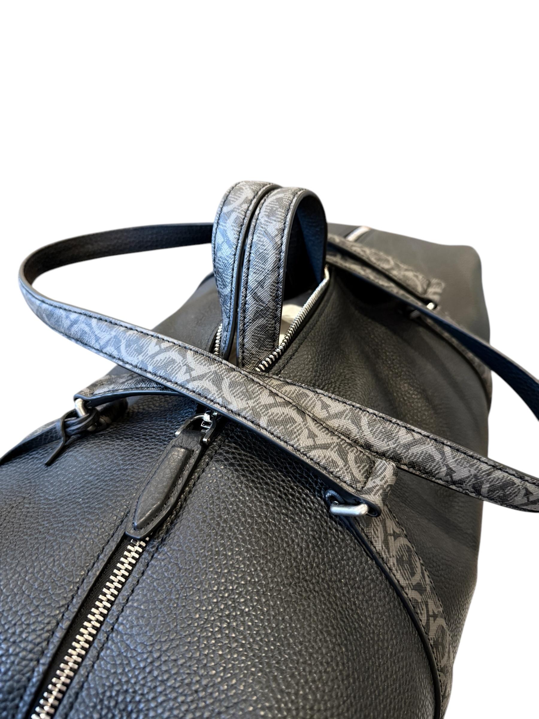 Nuovo con etichetta Salvatore Ferragamo Gancini Leather Monogram Duffle Bag $2850 in vendita 7