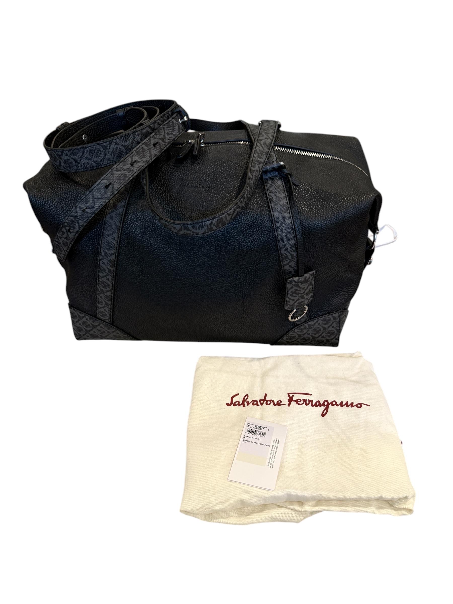 Nuovo con etichetta Salvatore Ferragamo Gancini Leather Monogram Duffle Bag $2850 in vendita 12