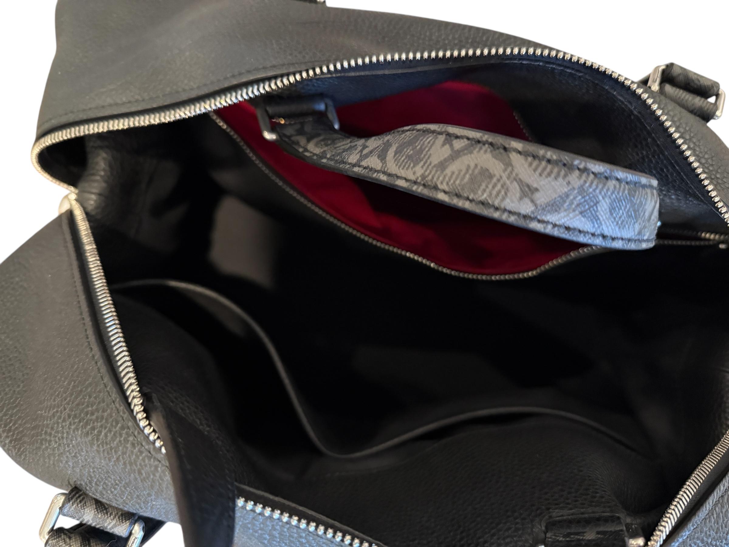 Nuovo con etichetta Salvatore Ferragamo Gancini Leather Monogram Duffle Bag $2850 in vendita 13