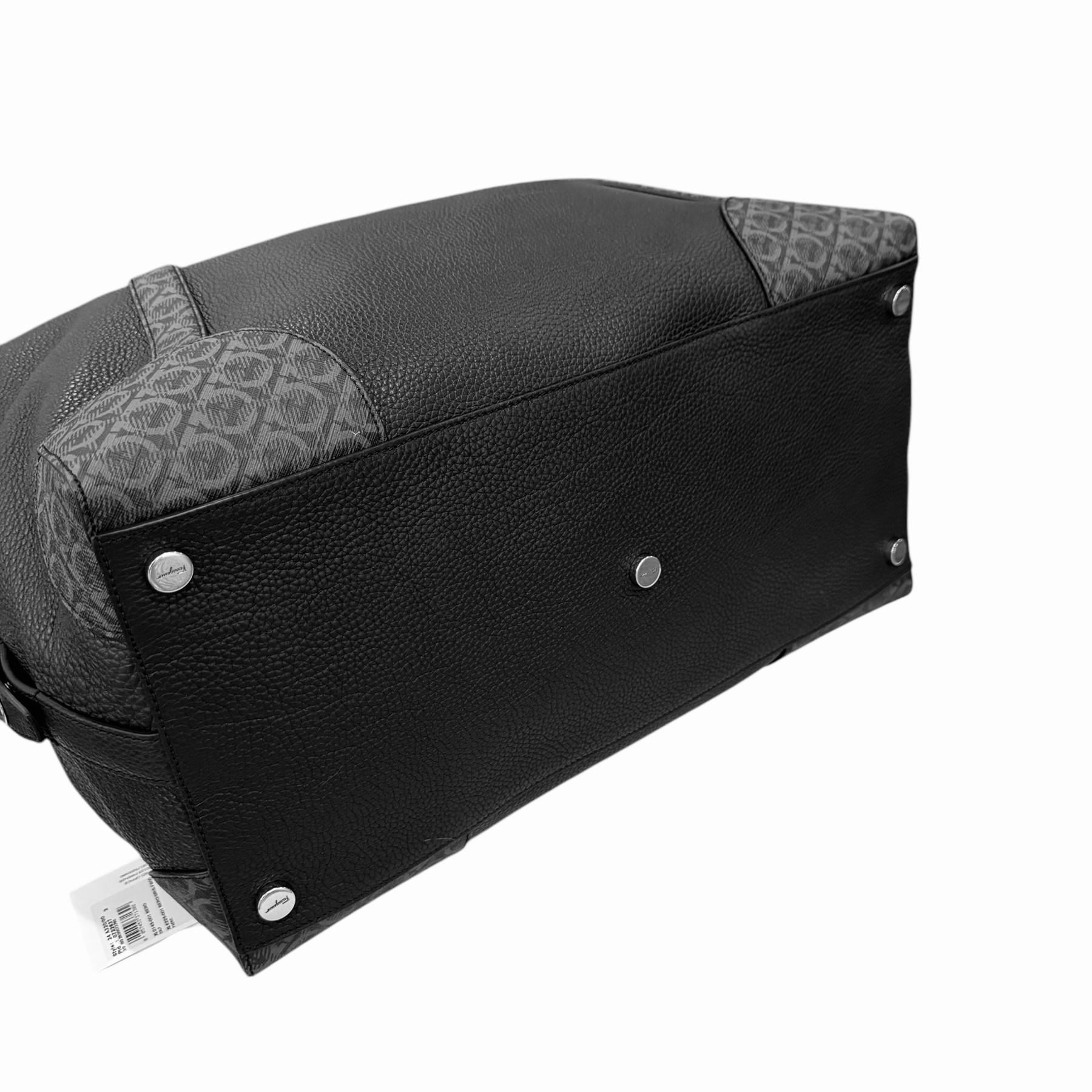 Nouveauté Salvatore Ferragamo Gancini Sac à main en cuir monogramme 2850 $ en vente 2