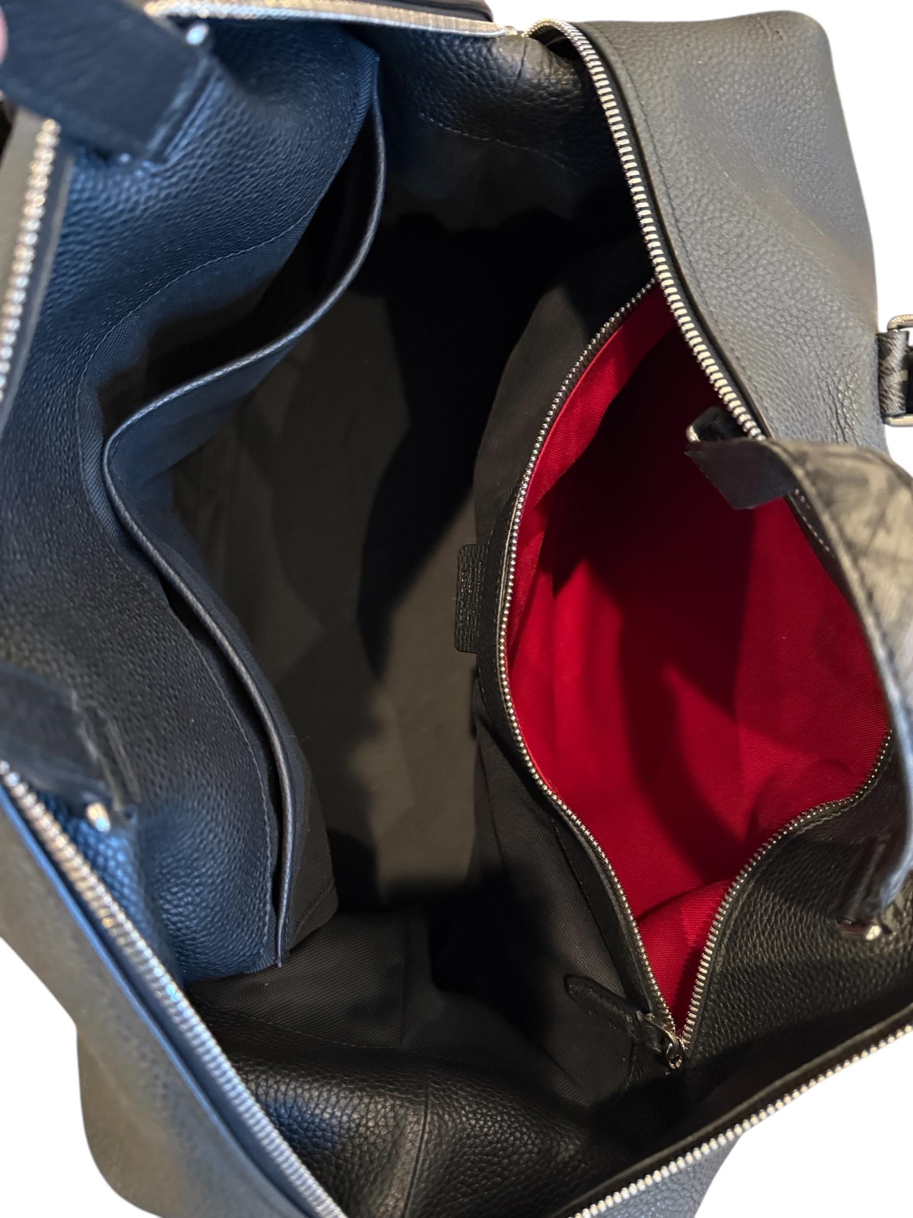 Nuovo con etichetta Salvatore Ferragamo Gancini Leather Monogram Duffle Bag $2850 in vendita 3