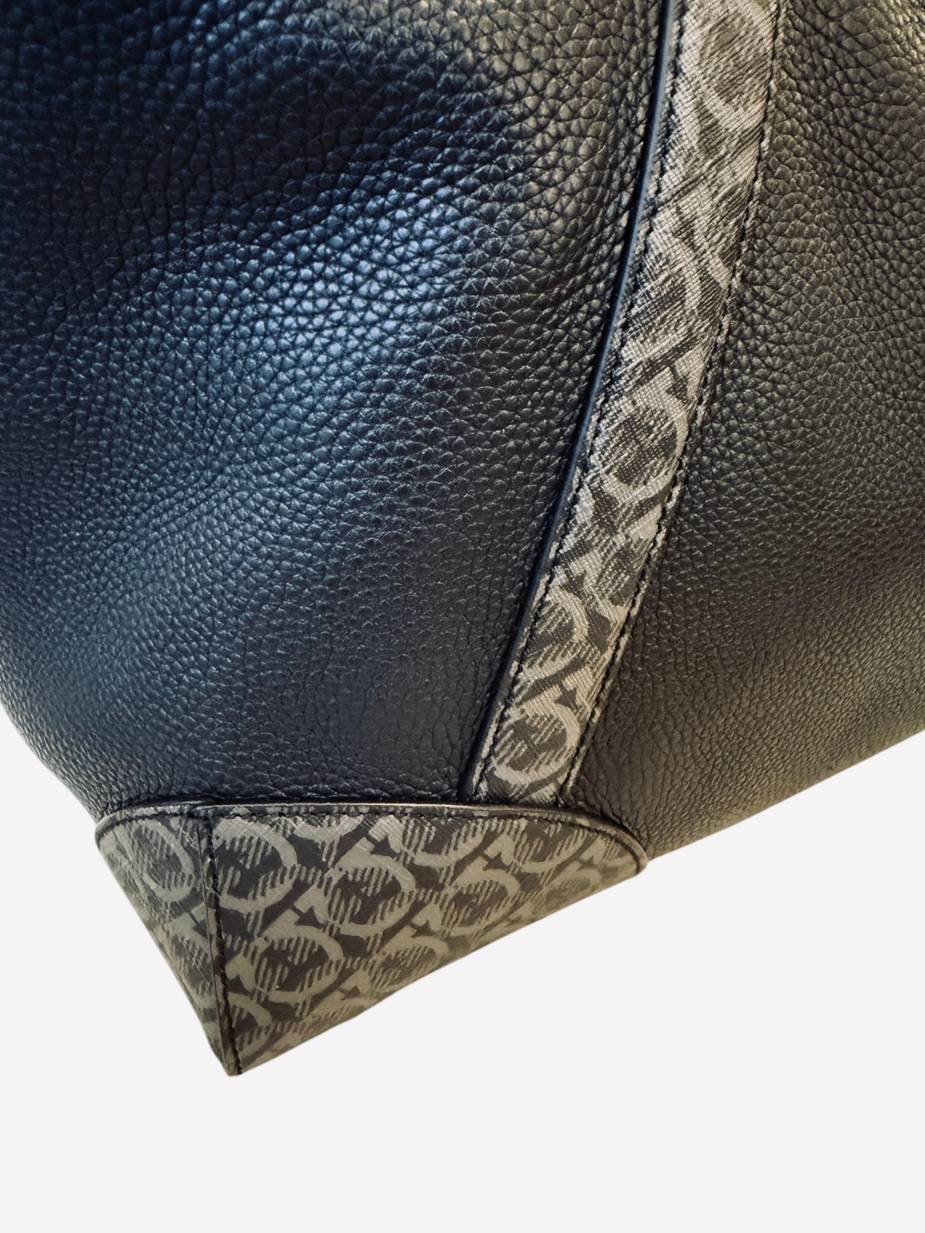 Nuovo con etichetta Salvatore Ferragamo Gancini Leather Monogram Duffle Bag $2850 in vendita 4