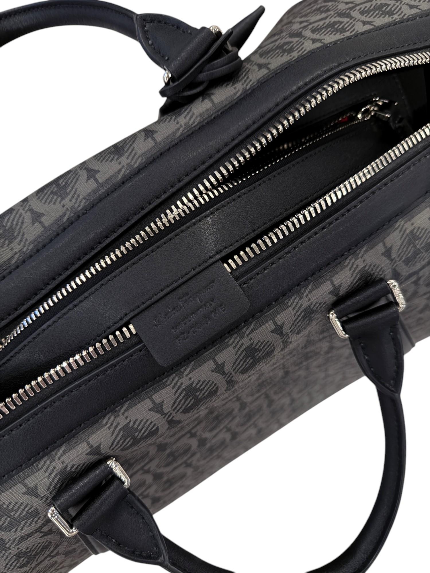 Neu mit Etiketten Salvatore Ferragamo Gancini Monogramm Duffle Bag $2850 im Angebot 5